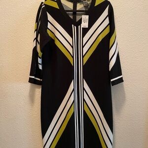Dress is lightweight for spring/ summer. Size 14/16W on tag, best fit is 14W.
